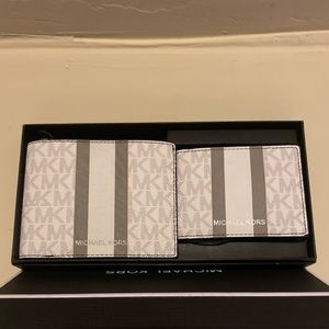 This brand new monogram trifold Michael Kors mens wallet in white and grey.